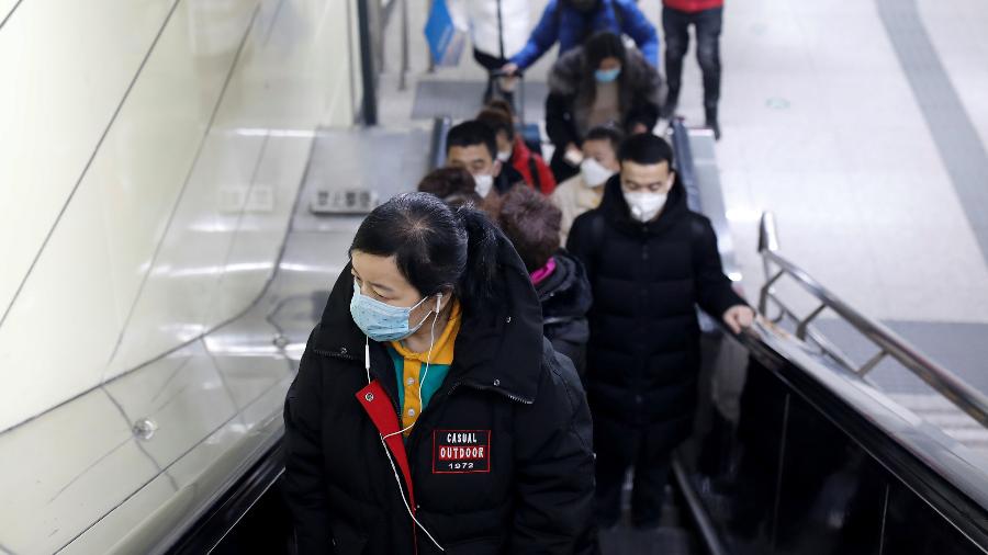 Pequim anunciou o fechamento de dezenas de estações de metrô para tentar conter o surto de covid-19 na capital chinesa - CARLOS GARCIA RAWLINS