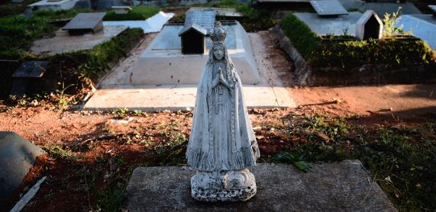 Túmulos no Cemitério da Vila Alpina, no bairro homônimo, em São Paulo-SP