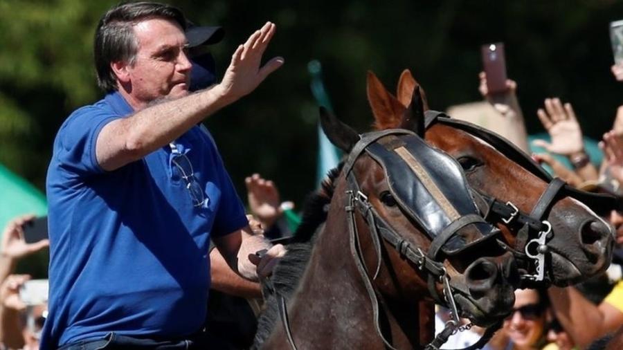 Bolsonaro andou a cavalo em manifestação a seu favor em Brasília - Reuters