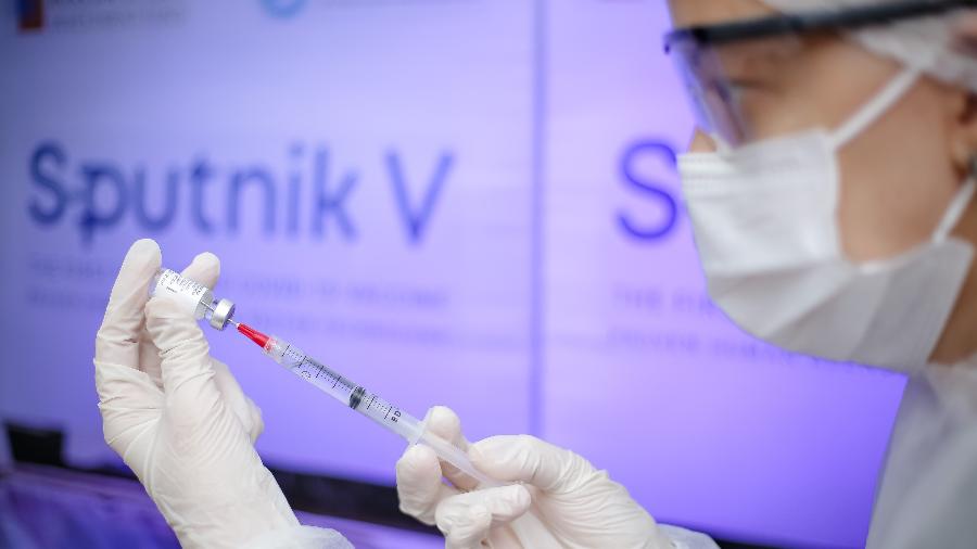 Vacina contra a covid-19 Sputnik V é desenvolvida pelo Instituto Gamaley, ligada ao Estado russo - Luís Lima Jr./Fotoarena/Estadão Conteúdo
