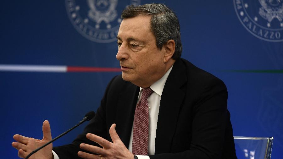 O primeiro-ministro da Itália, Mario Draghi, fala sobre o levantamento planejado do estado de emergência Covid-19 do país e as regras impostas durante a pandemia - Filippo Monteforte/AFP