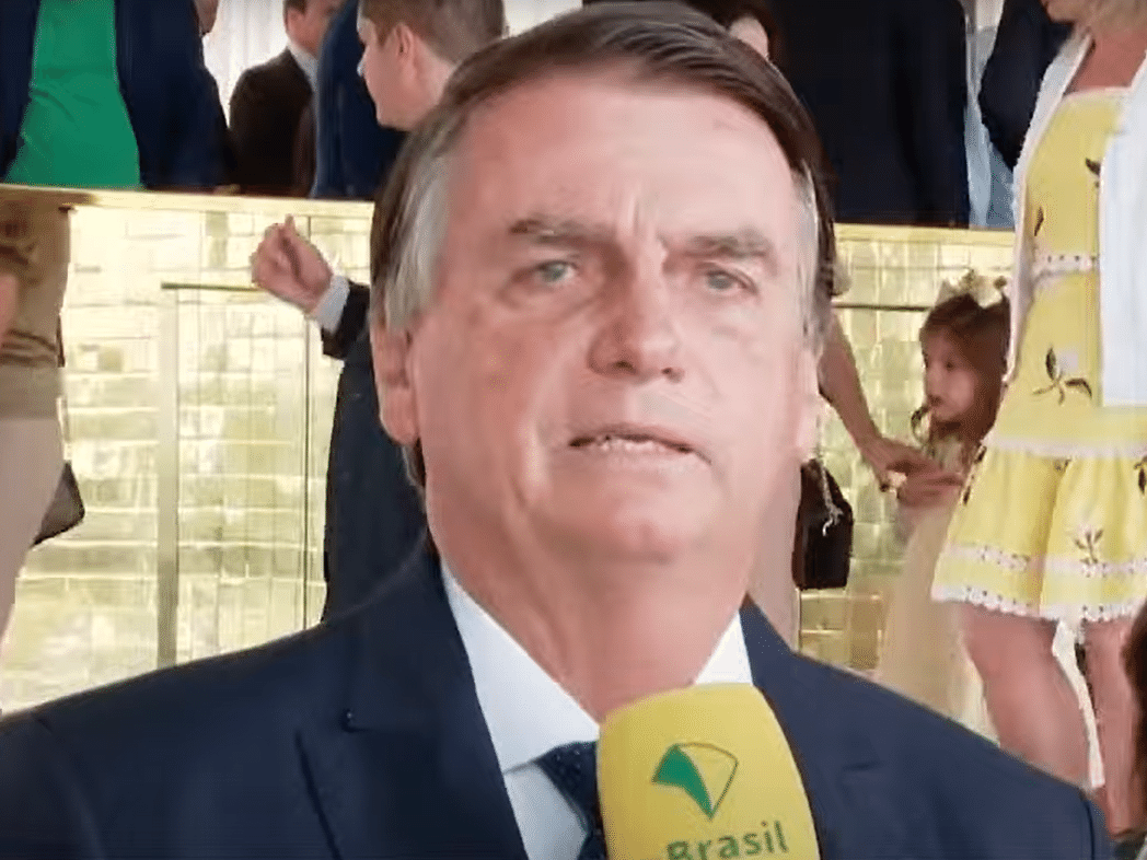 País espera há duas semanas que Bolsonaro explique origem do dinheiro vivo