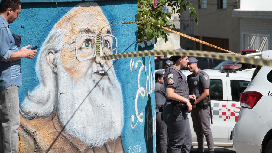 23.out.2023 - Mural de Paulo Freire na Escola Estadual Sapopemba, onde PM foi acionada após ataque com arma de fogo