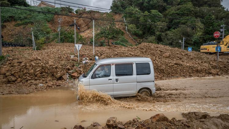 Desmoronamentos e enchentes causadas por tempestades deixaram uma pessoa morta e seis desaparecidas no centro do Japão