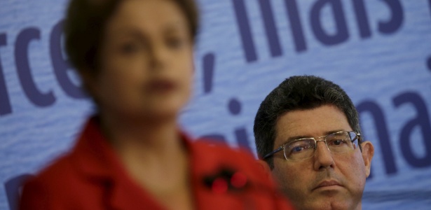 A condução da economia pela presidente Dilma é desaprovada pela maior parte da população brasileira, segundo a pesquisa - Ueslei Marcelino/Reuters