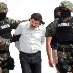 Em foto de 2014, o traficante de drogas Joaquín "El Chapo" Guzmán, líder do cartel de Sinaloa, que fugiu da prisão no México onde era mantido desde fevereiro de 2014 - David de la Paz/Xinhua 