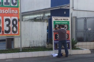 Cartaz de posto de gasolina