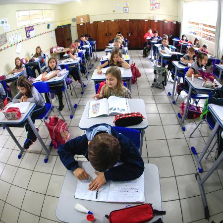 Prova de alfabetização na escola Municipal Adolpha Bartsch, em Joinville, em 2015 - Carlos JR -05.11.2015/Folhapress