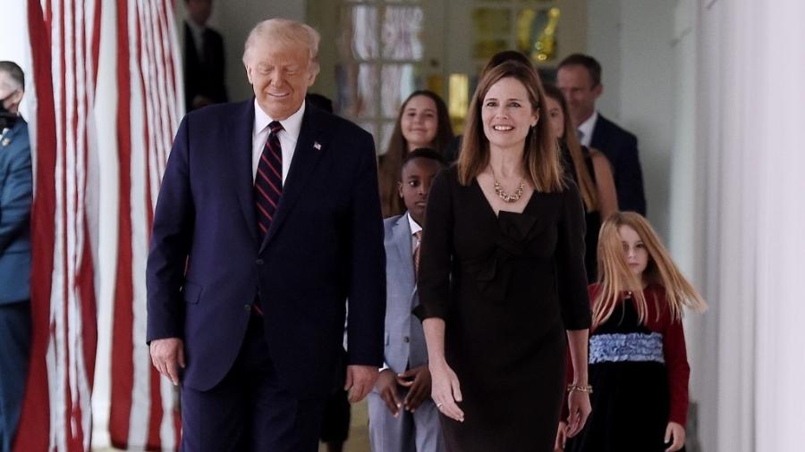O presidente dos Estados Unidos, Donald Trump, e a juíza Amy Coney Barrett - Olivier Douliery/AFP