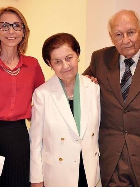 Angela Granda ao lado da mãe, Ruth Granda e do pai, Ives Gandra Martins - Reprodução / Instagram 