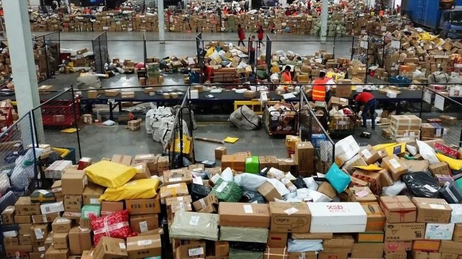 Centro logístico de distribuição de produtos em Pequim - Reprodução/ Imprensa Oficial da China