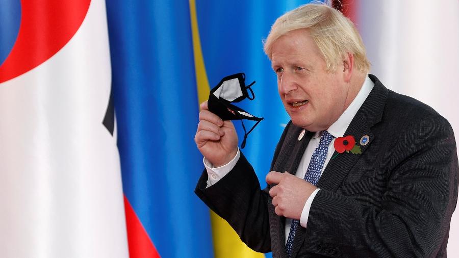 Primeiro-ministro do Reino Unido, Boris Johnson, pede desculpas em nome da equipe após vídeo sobre festa durante lockdown - Por Guy Faulconbridge