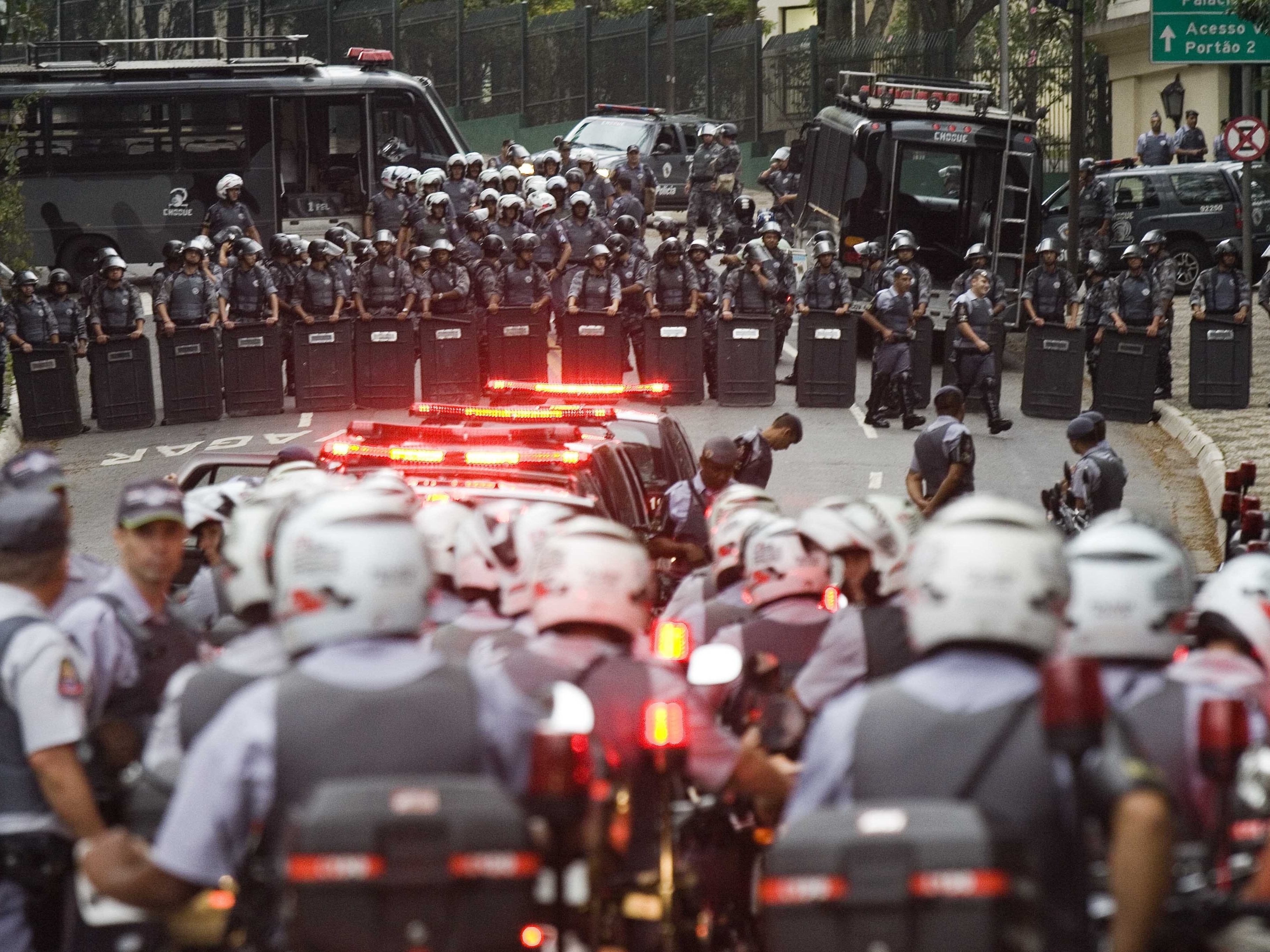 Como foi o confronto entre policiais civis e PMs e feriu 25 em SP