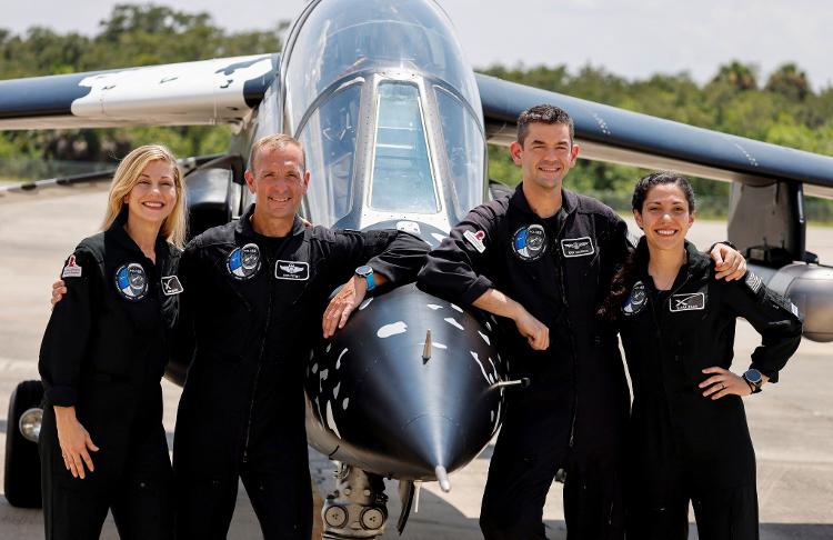 Anna Menon, Scott Poteet, o comandante Jared Isaacman e Sarah Gillis, membros da tripulação da Polaris Dawn