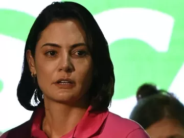 STJ aceita recurso e ação de Michelle Bolsonaro contra revista vai para o STF