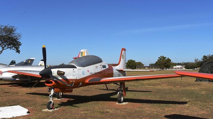 T-27, modelo das aeronaves que colidiram no interior de São Paulo