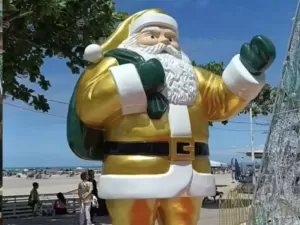 Prefeitura de Balneário Camboriú (SC) substitui vermelho e veste Papai Noel de verde e amarelo