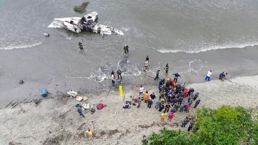 Avião com cinco pessoas explode em Ubatuba