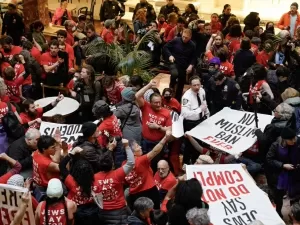 Quase 100 são presos em ato na Trump Tower por liberdade de aluno palestino