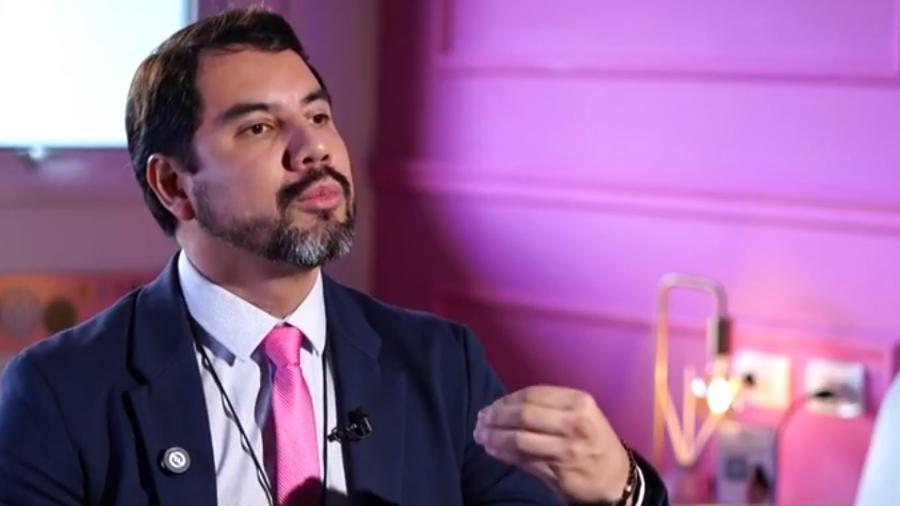 O médico Wesley Timana Yovera virou réu em um processo criminal por lesão corporal contra uma mãe e seu bebê após complicações no parto em 2022 O médico Wesley Timana Yovera virou réu em um processo criminal por lesão corporal contra uma mãe e seu bebê após complicações no parto em 2022