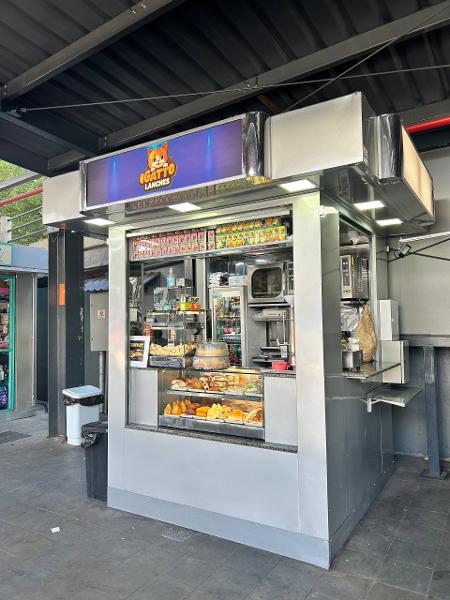 Barraca de café e pão de queijo só começou a vender após 9h Barraca de café e pão de queijo só começou a vender após 9h