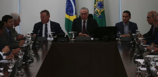 O ministro Blairo Maggi (Agricultura e Abastecimento), na foto, à esquerda de Temer  - Agência Brasil