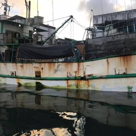 26.nov.2018 - Navio atingido por navio chinês no Rio Grande do Norte - Sindipesca-RN