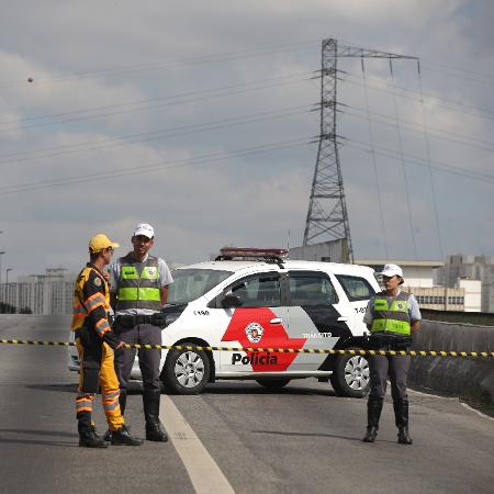 21.jun.2019 - Ponte do Jaguaré, na Marginal Pinheiros, está interditada para veículos - Rivaldo Gomes/Folhapress/Nas Ruas