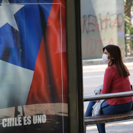 Arquivo - Autoridades sanitárias do Chile anunciaram novas medidas de confinamento para combater o aumento das infecções - Marcelo Hernandez/Getty Images