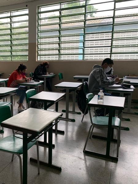 18.out.2021 - Sala de aula vazia na Escola Estadual Eliza Raquel Macedo de Souza, em São Paulo - Ana Paula Bimbati/UOL