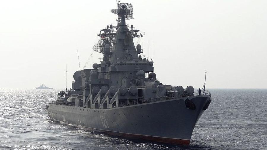 O Moskva patrulhando o Mar Mediterrâneo ao longo da costa da Síria - MAX DELANY/AFP