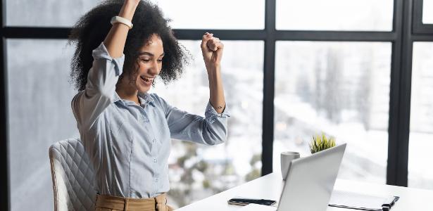 Na média, as mulheres empregadas no Brasil estudam mais tempo do que os homens