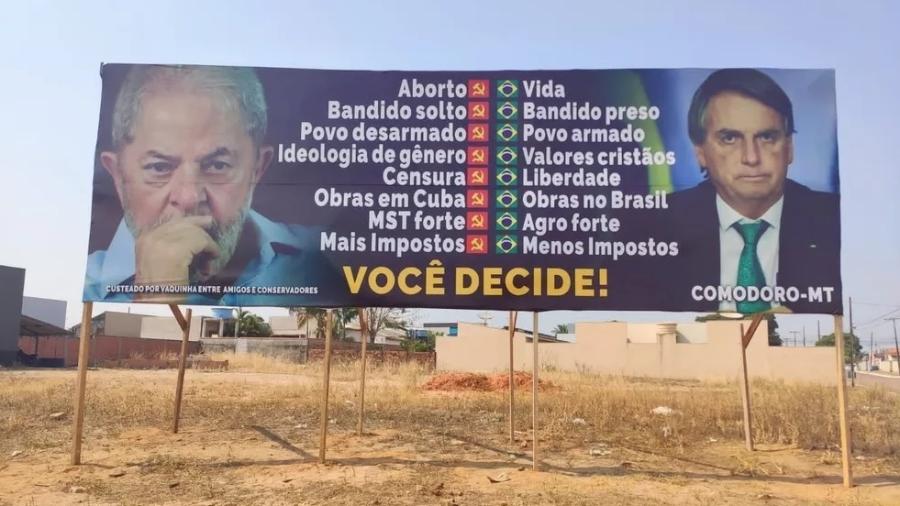 Outdoor em Comodoro (MT) com frases comparando Lula e Bolsonaro - Divulgação/TRE-MT