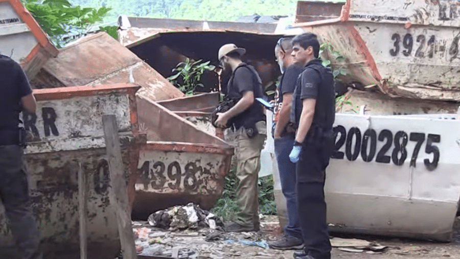 Peritos atuam no local onde o corpo foi encontrado na Brasilândia, na zona norte de São Paulo