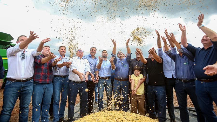 24.mar.2023 - Abertura da colheita da soja em Tupanciretã (RS) com o governador Eduardo Leite (PSDB)