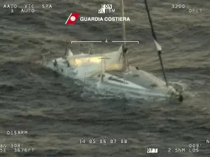 Sobe para 34 número de mortos em naufrágio de embarcação de migrantes na Itália