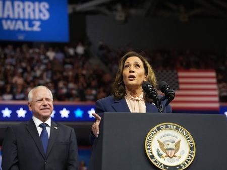 Kamala Harris e Tim Walz fazem primeiro comício juntos - Andrew Harnik/Getty Images via AFP