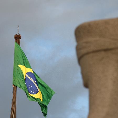 Estátua da Justiça em frente ao STF