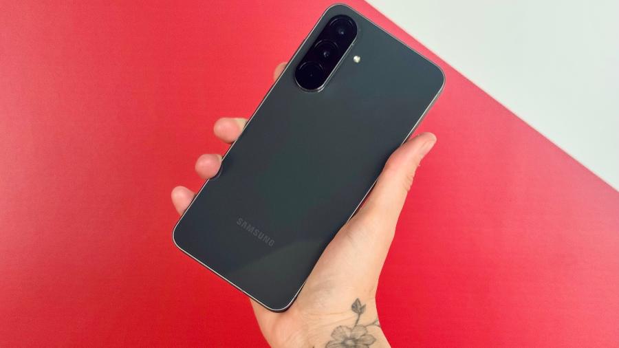 Smartphone Galaxy A56, da Samsung; atualização em serviço do Google afetou bateria de modelos Android Smartphone Galaxy A56, da Samsung; atualização em serviço do Google afetou bateria de modelos Android