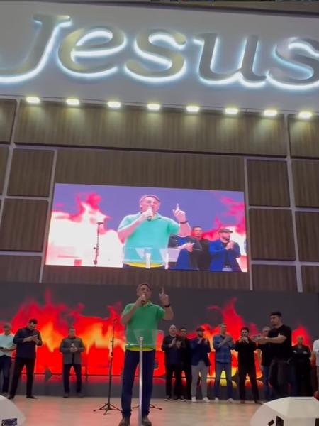 Bolsonaro discursa em igreja evangélica durante viagem a Goiás Bolsonaro discursa em igreja evangélica durante viagem a Goiás