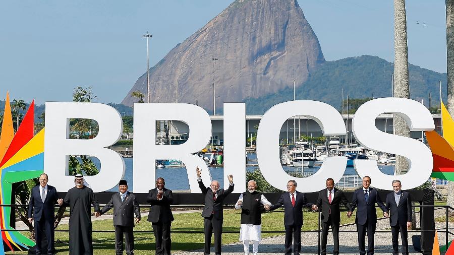Presidente Lula posa com chefes de Estado e de governo dos países-membros do Brics no Museu de Arte Moderna no Rio