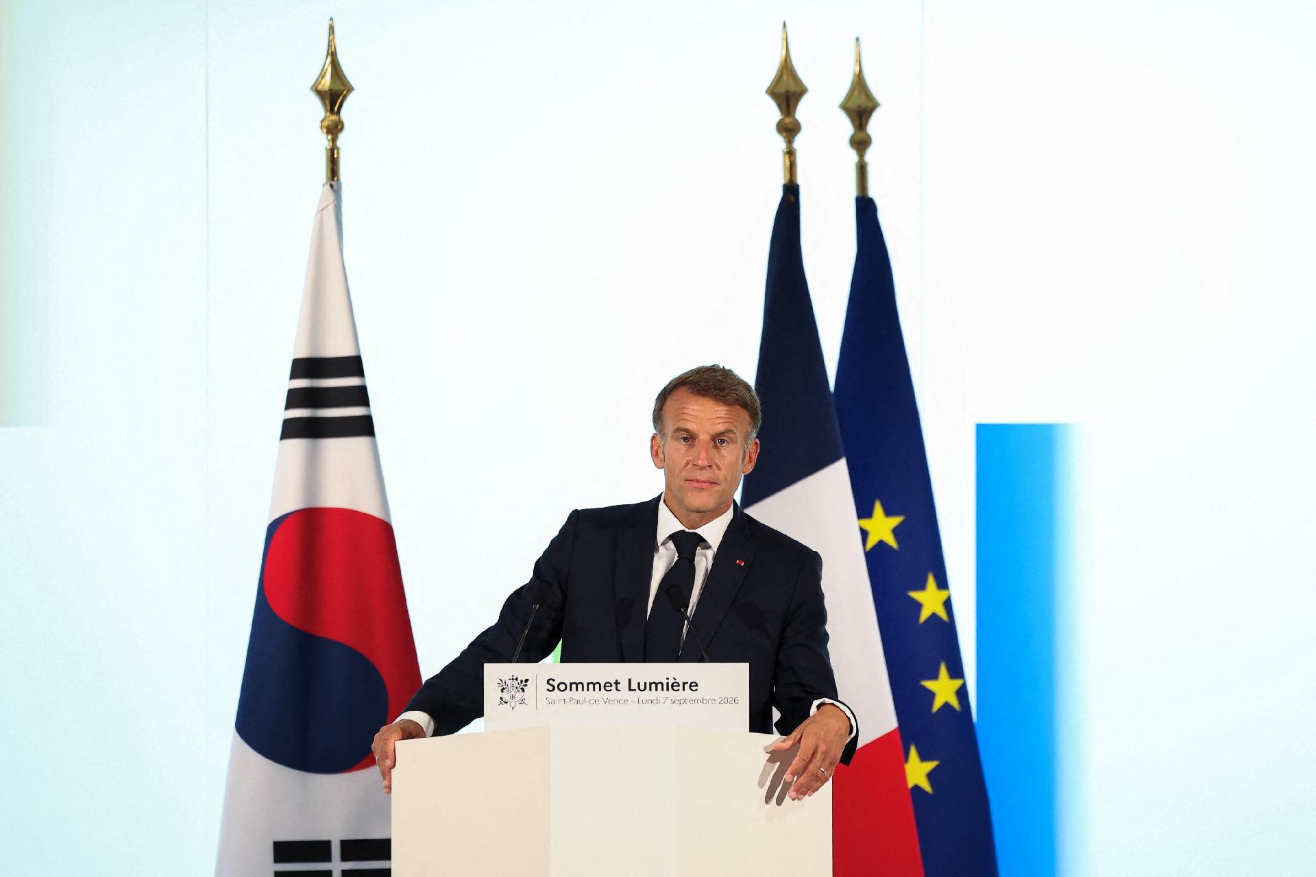 7.set.2026 - O presidente da França, Emmanuel Macron, discursa para a plateia durante a sessão plenária de abertura do encontro "Lumiere Summit" -- sobre o futuro do cinema e da indústria de imagens em movimento -- na Fundação Maeght, em Saint-Paul-de-Vence, no sudeste da França, - undefined