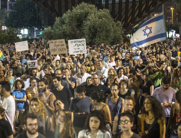 Israelenses protestam em Tel Aviv contra a morte de um bebê por judeus extremistas - Jack Guez/AFP
