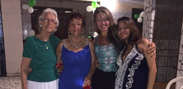 As quatro gerações de mulheres da família Motta: Edna, 96, Celina, 70, Leila, 47, e Larissa, 17; Bianca ainda está na barriga da mãe Larissa - Arquivo pessoal