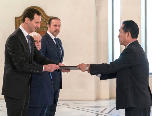 Assad recebe credenciais diplomáticas do embaixador norte-coreano Mun Jong-nam - SANA/AFP