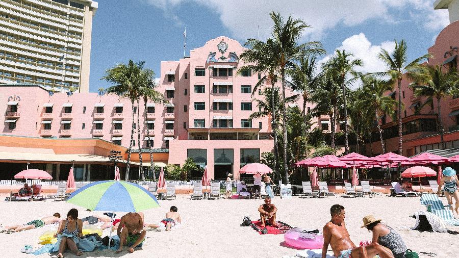 Praia de Waikiki, em Honolulu, no Havaí: Destino foi um dos mais procurados em 2021 - Michelle Mishina-Kunz/The New York Times