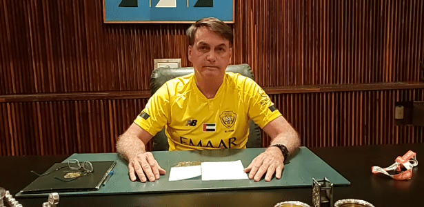 Bolsonaro pede volta do futebol no Rio: 'Está nas mãos do Crivella'