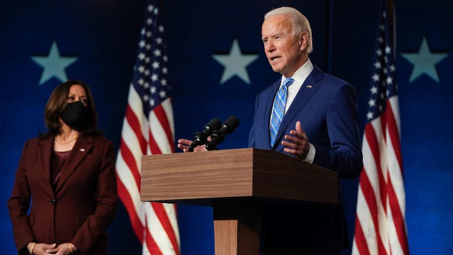 Joe Biden faz o seu pronunciamento junto com a candidata à vice-presidência, a senadora Kamala Harris - Drew Angerer/ Getty Images/ AFP