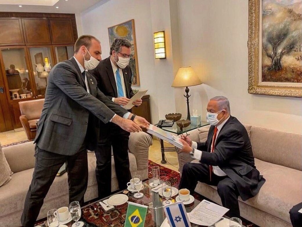 Eduardo Bolsonaro é o padrinho do novo ministro da Saúde