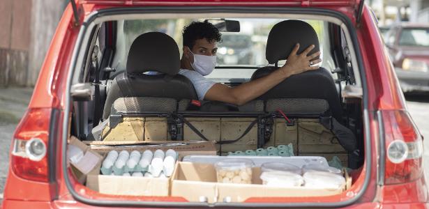 Carro do ovo em SP é fonte de renda e 'invasor' do home office